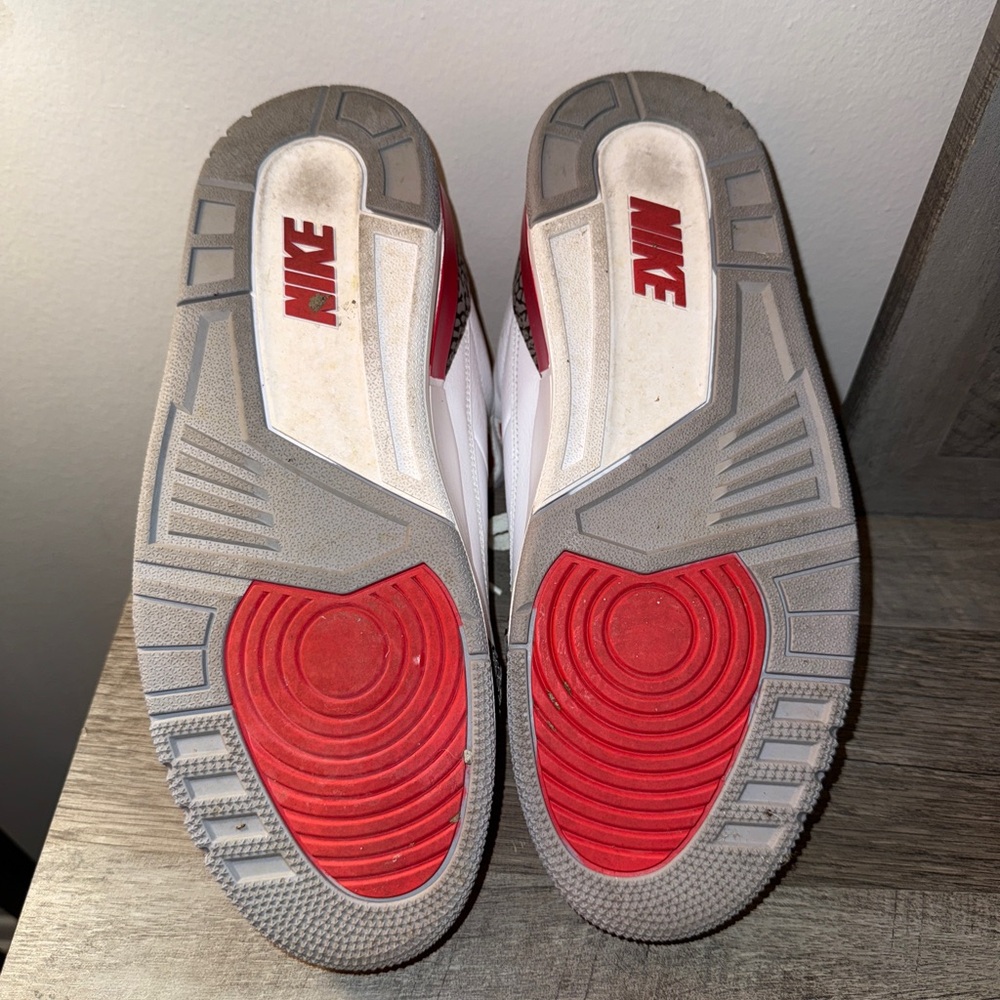 Retro Fire Red 3s - Picture 6 of 6